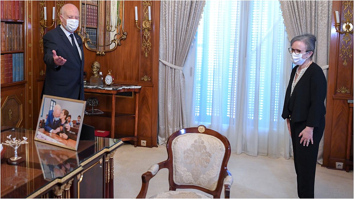 الرئيس التونسي قيس سعيّد ورئيس الحكومة التونسية الجديدة نجلاء بودن رمضان 