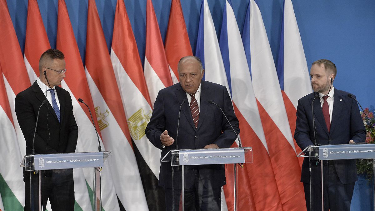 Szijjártó Péter, Számeh Sukri egyiptomi és Jakub Kulhánek cseh külügyminiszter a V4+Egyiptom találkozón tartott sajtótájékoztatón