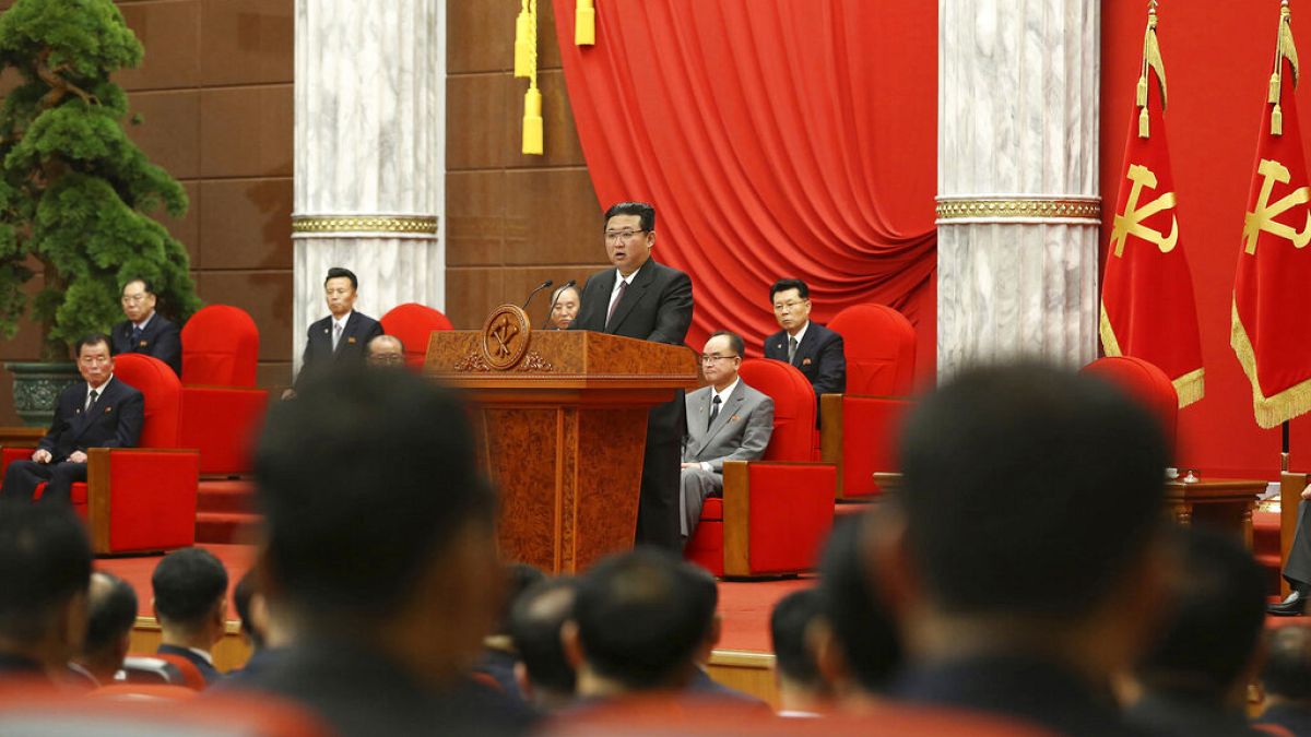 Nordkoreas Staatschef Kim Jong Un, spricht zur Feier des 76. Jahrestages der Arbeiterpartei des Landes in Pjöngjang, Nordkorea, 10.10.2021