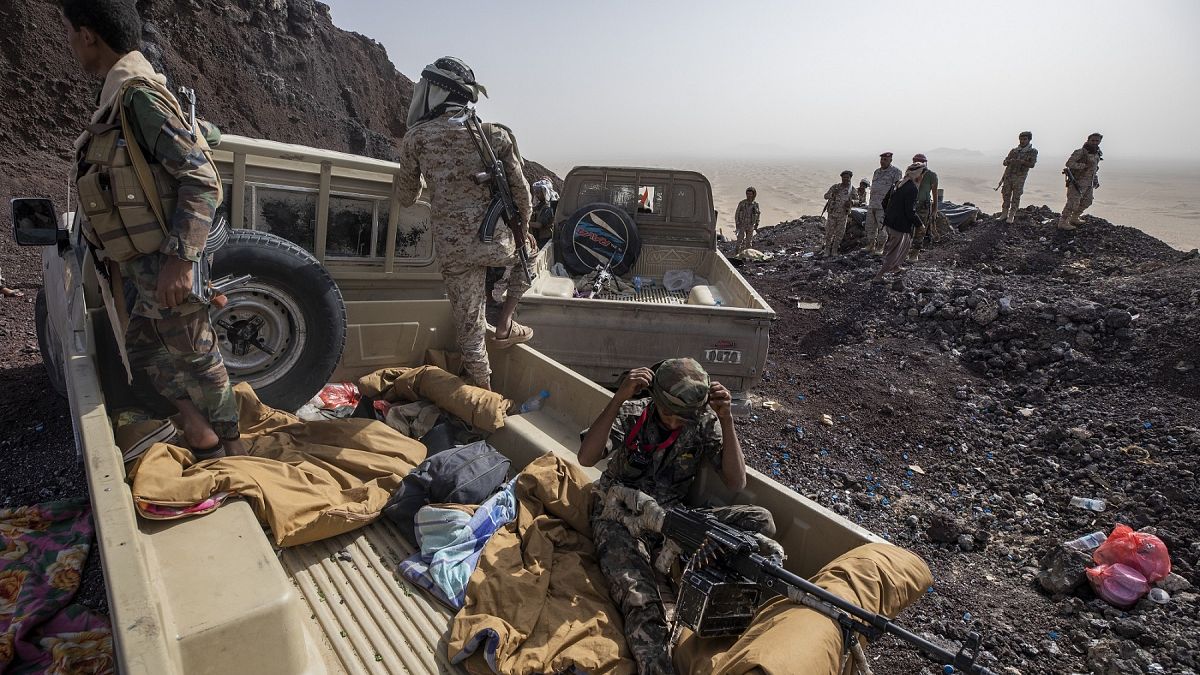 مقاتلون يمنيون مدعومون من التحالف بقيادة السعودية في مأرب 