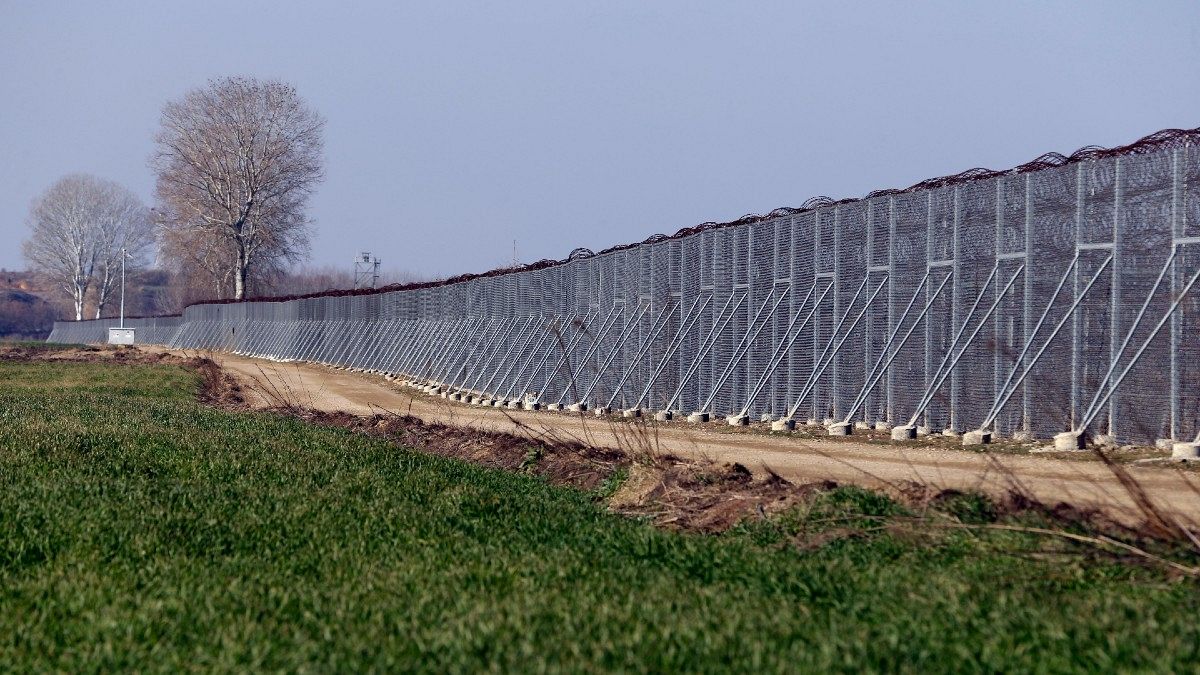 دیوار مرزی یونان