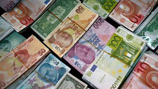 اسکناس‌های لیر ترکیه، دلار آمریکا و یورو