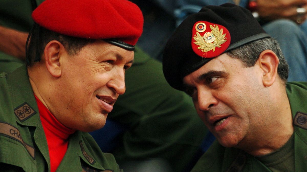 Baduel fue considerado como el artífice de la vuelta de Chávez a la Presidencia tras el golpe de Estado que lo derrocó durante 48 horas en abril de 2002.