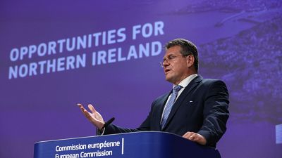 Bruxelas propõe flexibilizar controlos de bens para Irlanda do Norte