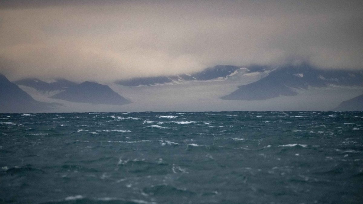 Vue de l'archipel norvégien du Svalbard dans l'océan Arctique, le 23 septembre 2021