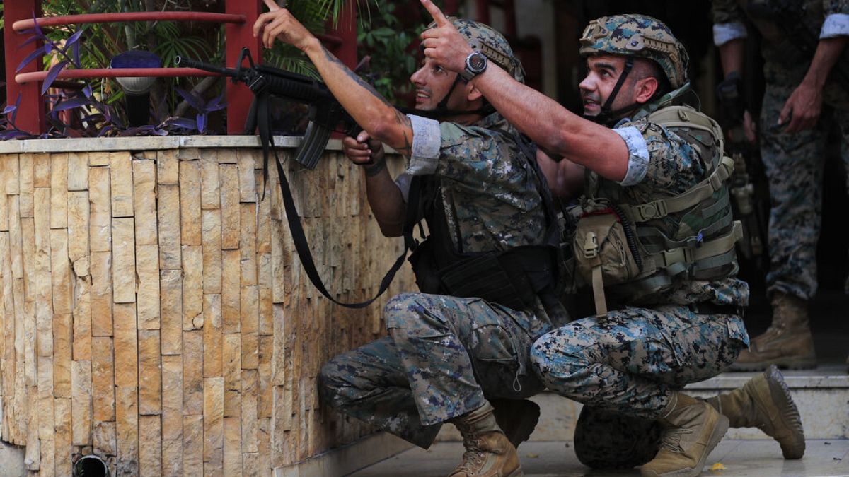 Lübnan ordusundan iki asker 