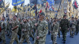  Miles de personas marchan en el Día del Defensor de Ucrania