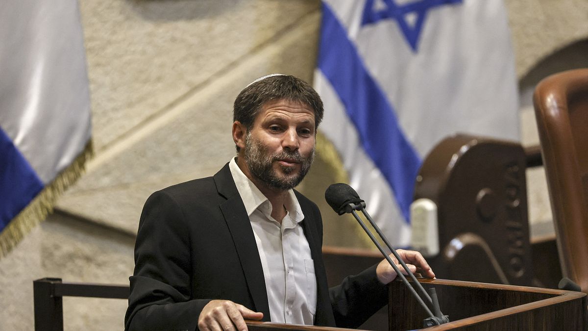 بتسلئيل سموتريتش، زعيم الحزب الصهيوني الديني تكوما، يتحدث خلال جلسة في الكنيست الإسرائيلي.