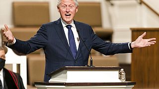 Bill Clinton im Krankenhaus und "auf dem Weg der Besserung"