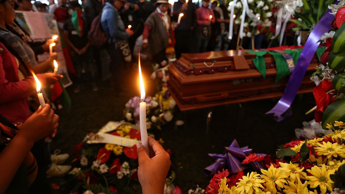 تشییع جنازه یک فرماندار بومی که با تیراندازی افراد ناشناس کشته شد/آوریل ۲۰۲۱