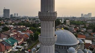 Endonezya'da 'gürültülü ezan' tartışması: 70 bin camide ses sistemi düzeltildi