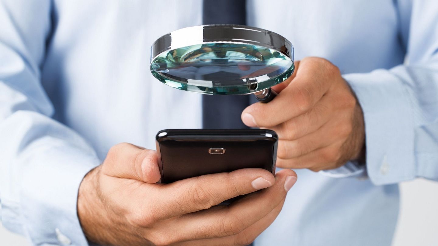 This smartphone magnifier can make you feel like you're watching a mini TV