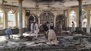 Ataque suicida contra mesquita xiita mata dezenas de pessoas