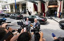 انریکه مورا، هماهنگ کننده اروپایی مذاکرات وین مقابل دوربین خبرنگاران (عکس آرشیوی)