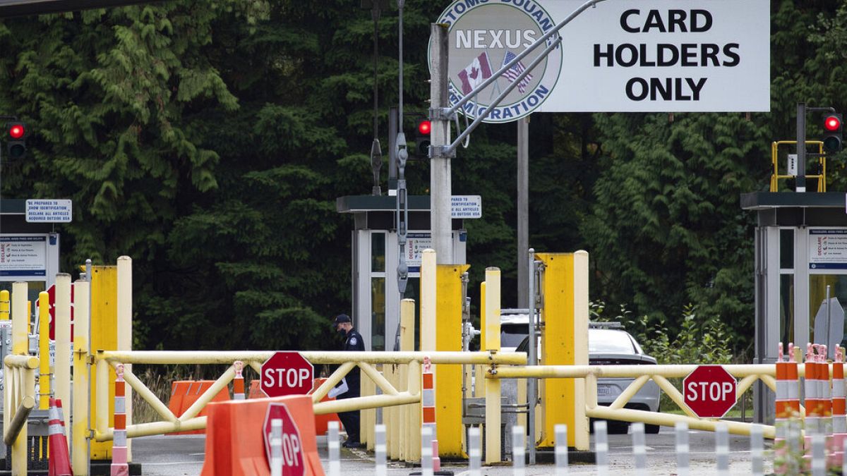 Karar ile yaklaşık 19 aydır kapalı olan Meksika ve Kanada sınırlarından kara yolu ile ABD'ye giriş de mümkün olacak