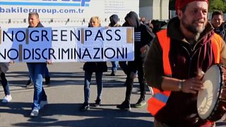 شاهد: مظاهرات وإضرابات في إيطاليا ضد فرض الشهادة الصحية في أماكن العمل