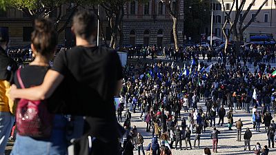 Covid-19 : en Italie, moins de manifestants contre le "Green Pass"