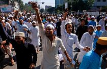 Hindu-Müslüman geriliminin arttığı Bangladeş'te, polisin protestoculara müdahalesi sürüyor