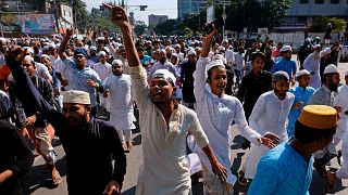 Hindu-Müslüman geriliminin arttığı Bangladeş'te, polisin protestoculara müdahalesi sürüyor