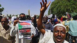 Hundreds of Sudanese protest in Khartoum, call for the fall of transition govt