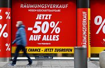 تبلیغ حراج ۵۰ درصدی مغازه‌ای در مونیخِ آلمان به دلیل تعطیلی کسب و کار