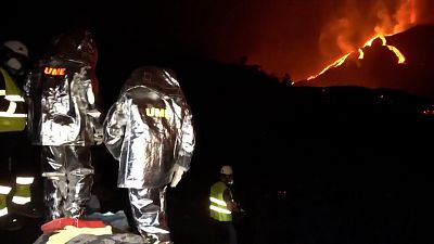 Arbeiten bei großer Hitze: Militär misst Temperatur der Lava am Vulkan auf La Palma