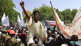 Sudan: Pro-army protesters rally again, stage sit-in near Presidential palace