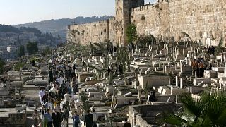  المقبرة الإسلامية المجاورة لأسوار مدينة القدس القديمة في 23 أكتوبر 2006.