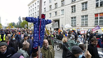 Miles de polacos se solidarizan con los inmigrantes