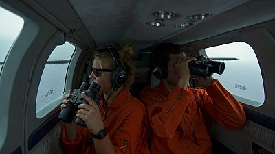  متطوعان في طائرة لمنظمة "سي ووتش" الألمانية غير الحكومية فوق البحر الأبيض المتوسط بين ليبيا وجزيرة لامبيدوزا الإيطالية، 5 أكتوبر 2021