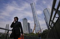 Crises na construção e na energia fazem abrandar economia chinesa
