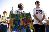 A Friday's for Future klímaaktivistái szeptember 24-én tüntettek Londonban a klímaváltozás elleni kormányzati lépéseket sürgetve