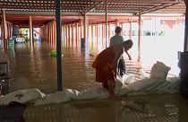 Tailândia enfrenta inundações por causa das chuvas torrenciais