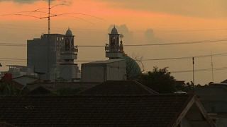أحد المساجد في جاكرتا عاصمة إندونيسيا التي تضم أكبر عدد من المسلمين في العالم