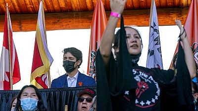 Resti dei piccoli indigeni ritrovati: la visita tardiva del premier Trudeau