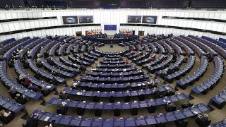 Az Európai Parlament ülésterme - nem várnak tovább