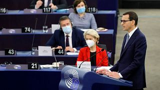 سخنرانی نخست وزیر لهستان در پارلمان اروپا ر حضور رئیس کمیسیون اروپا