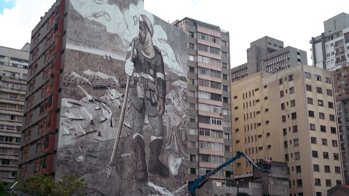 Um mural feito com as cinzas da Amazónia