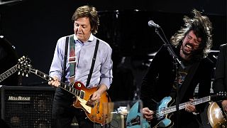 Longtime friends Paul McCartney and Dave Grohl will reunite on stage as he inducts Foo Fighters