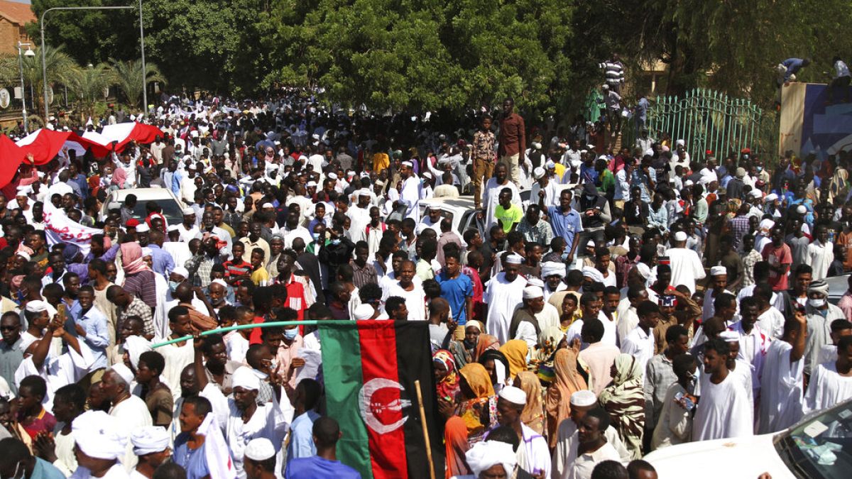 A szudáni tüntetések egyike - Khartoum, Sudan, Saturday, Oct. 16, 2021.