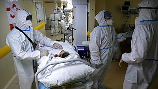 Тревожная статистика: новый штамм в Великобритании и загруженные больницы