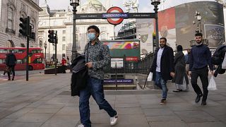 COVID-19 | Londres se resiste a imponer restricciones a pesar del repunte de contagios