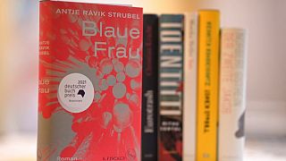 "Blaue Frau" de l'écrivaine allemande Antje Ravik Strubel a reçu un prix au premier jour de la foire du livre de Francfort, le 18 octobre 2021