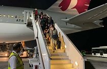 إجلاء مواطنون أفغان على متن طائرة قطرية متوجهة إلى الدوحة.