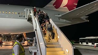 إجلاء مواطنون أفغان على متن طائرة قطرية متوجهة إلى الدوحة.