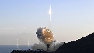 Coreia do Sul lança foguetão "Nuri"