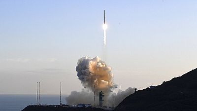 Coreia do Sul lança foguetão "Nuri"
