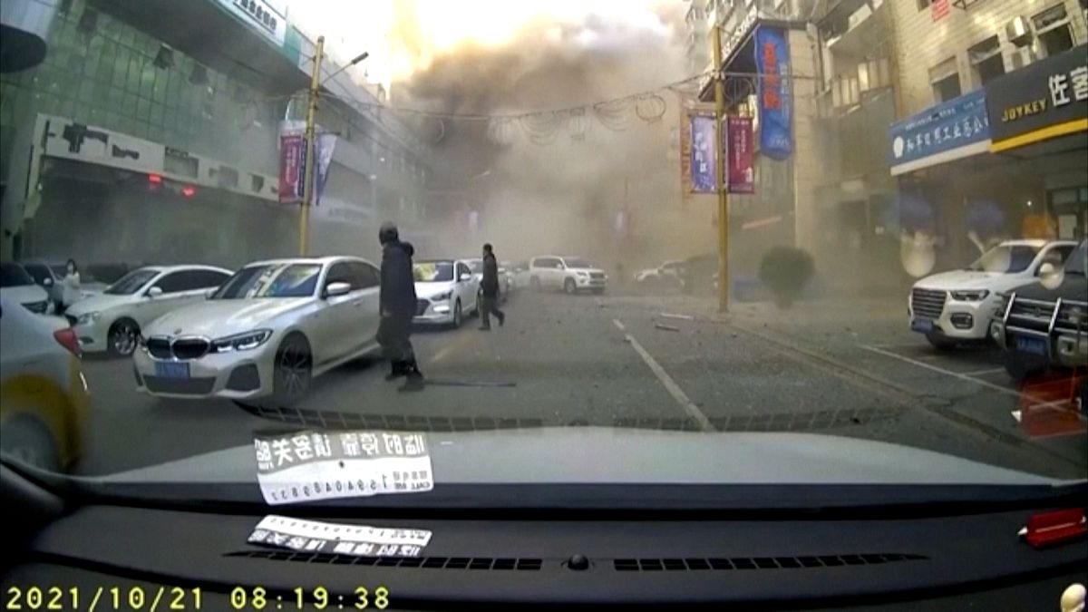 تصاویر انفجار بر اثر نشت گاز در چین؛ سه نفر کشته و بیش از ۳۰ تن مجروح شدند