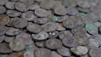 گنجینه بیش از ۵ هزار دینار نقره‌ای متعلق به قرون اولیه پس از میلاد 