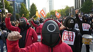 Güney Kore'de Squid Game kıyafetli gösteriye suç duyurusu